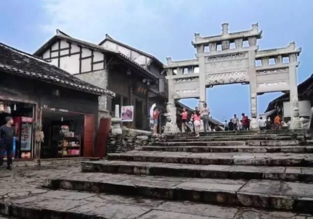 于凤至：为保丈夫性命无奈签离婚书；苦等50年，丈夫娶小11岁佳人